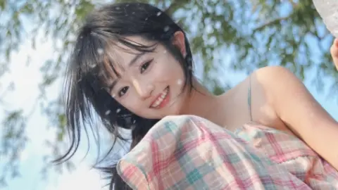 夫妻上山捡菌